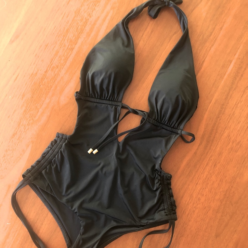 Vitamin A swimsuit / one-piece cut-out